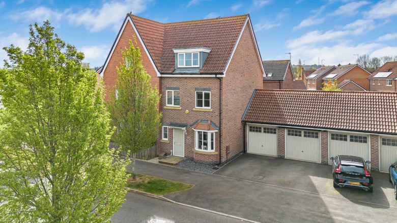 Click the photo for more details of Abbotsbury Drive, Daventry, NN11