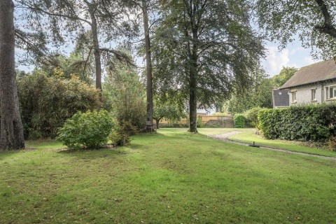Click the photo for more details of Upper Golf Links Road, Broadstone