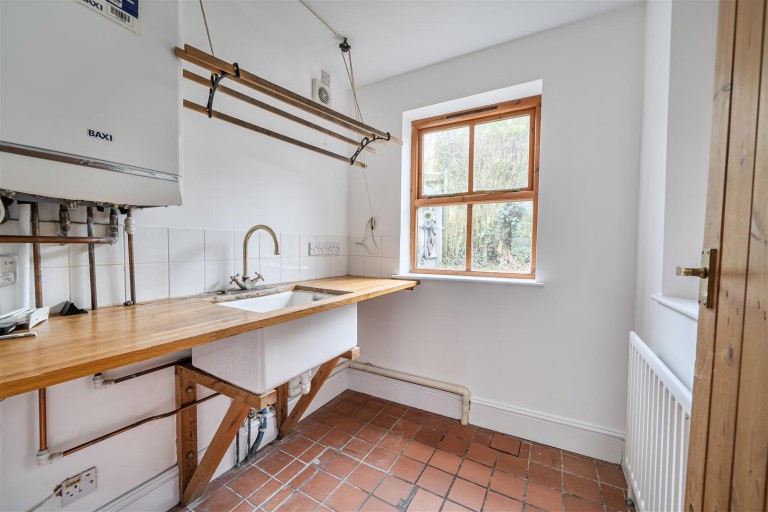 Images for High Street, Silverstone, NN12