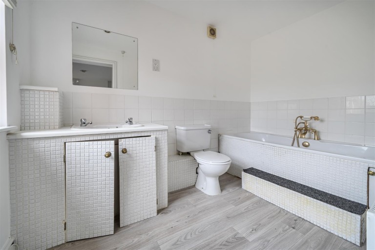 Images for High Street, Silverstone, NN12