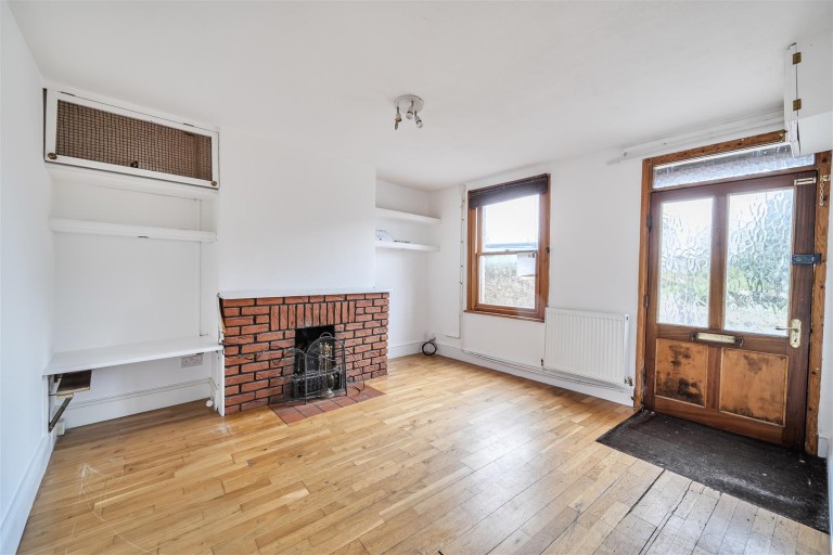 Images for High Street, Silverstone, NN12