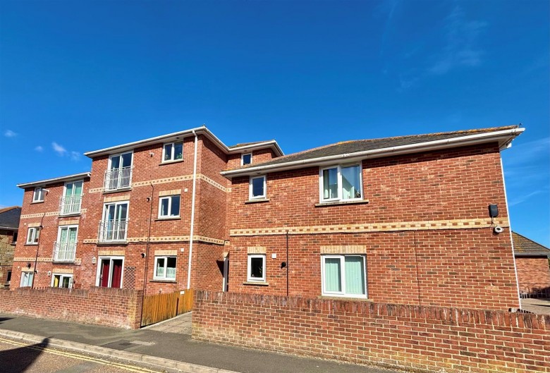 Click the photo for more details of Brooklands, Queens Road , Freshwater