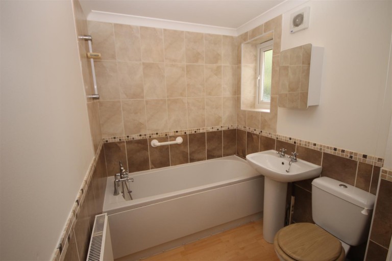 Images for Brooklands, Queens Road , Freshwater