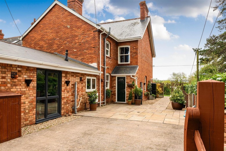 Click the photo for more details of South Villas, Cotford St. Luke, Taunton