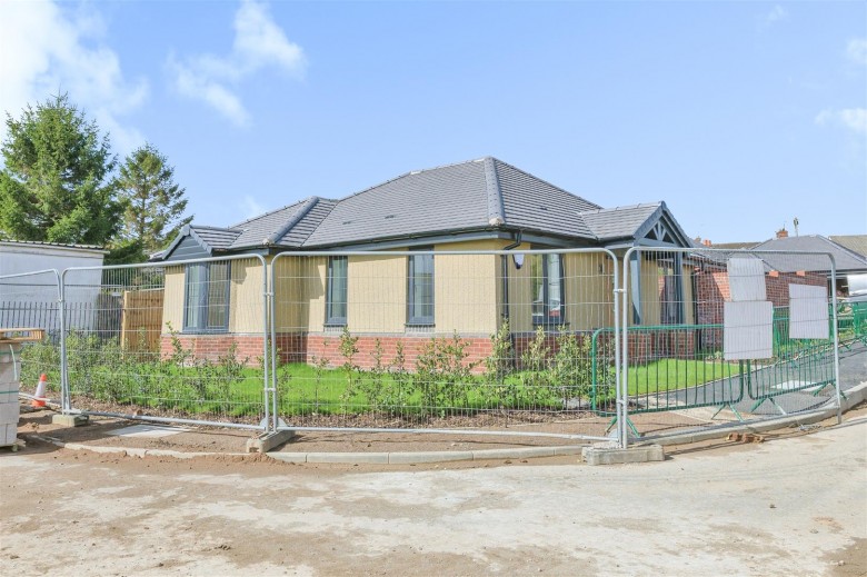 Click the photo for more details of Forest Road, Coalville, LE67