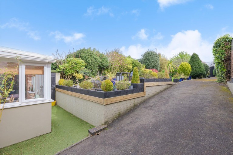 Images for Castle Road, Hartshill, CV10