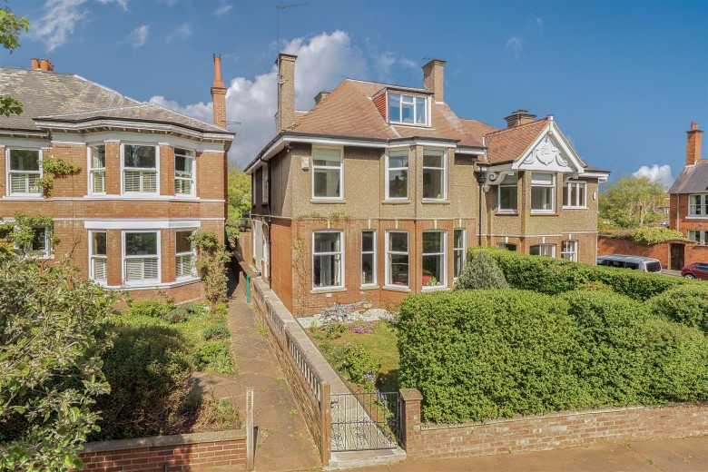 Click the photo for more details of Abington Avenue, Northampton, NN3