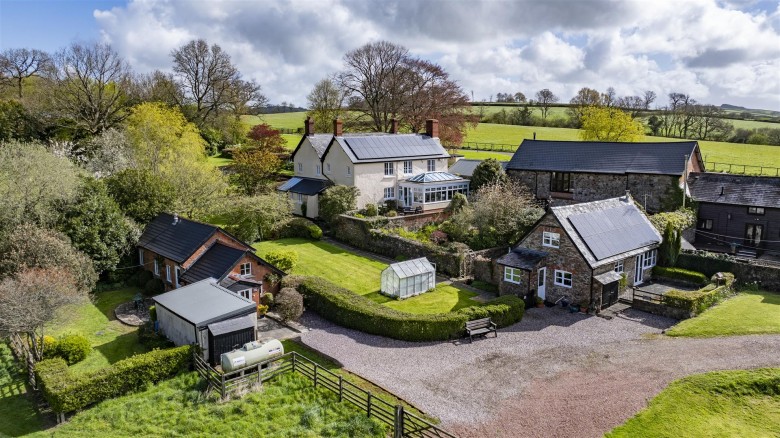 Click the photo for more details of Shillingford, Tiverton