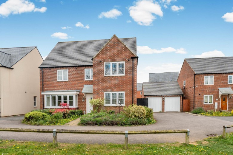 Click the photo for more details of Swift Drive, Bodicote, Banbury - exceptionally good layout