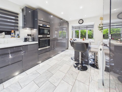 Click the photo for more details of Ridgway Road, Stoneygate, Leicester