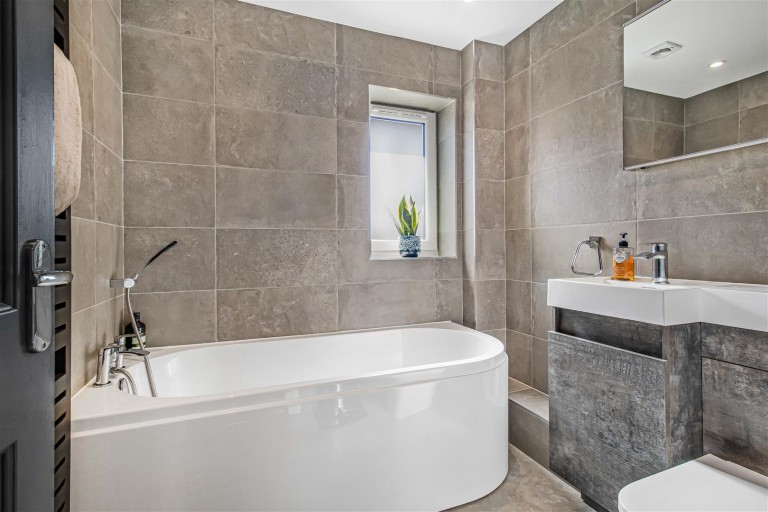 Images for Howard Close, Haverhill