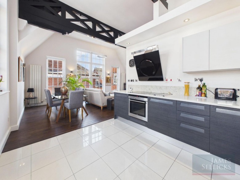 Click the photo for more details of Madeleine House, Clarendon Park Road, Clarendon Park, Leicester