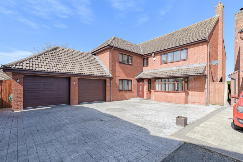 Click the photo for more details of Woodbridge Park House, Hurley, CV9