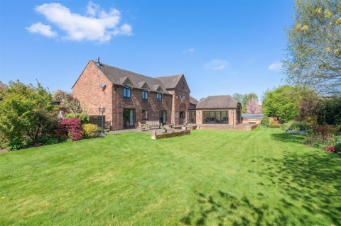 Click the photo for more details of Burton Road, Midway, Swadlincote