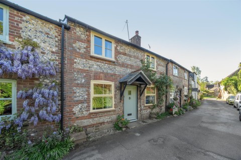 Click the photo for more details of Gravel Lane, Charlton Marshall