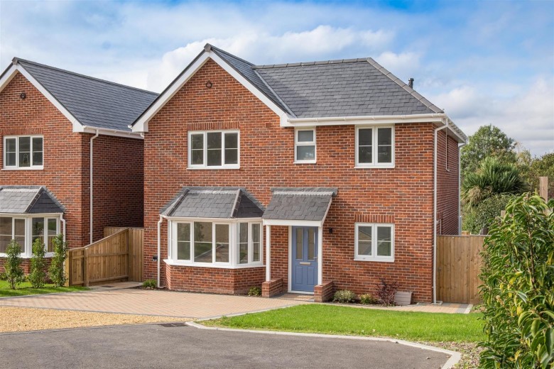 Click the photo for more details of Nettlestone Village, Isle of Wight