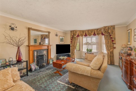 Click the photo for more details of Waller Drive, Banbury - ideal for families and homeworkers
