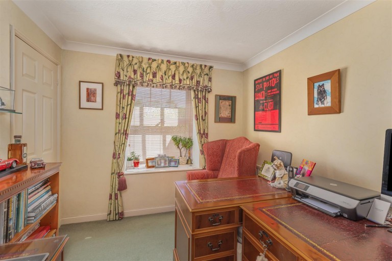 Images for Waller Drive, Banbury - ideal for families and homeworkers