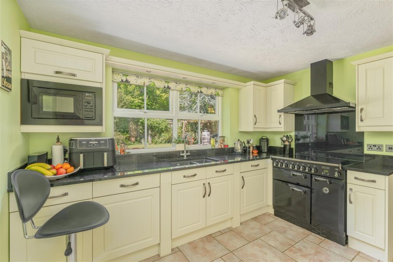 Images for Waller Drive, Banbury - ideal for families and homeworkers