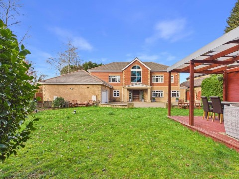 Click the photo for more details of Manor Road, Oadby, Leicestershire