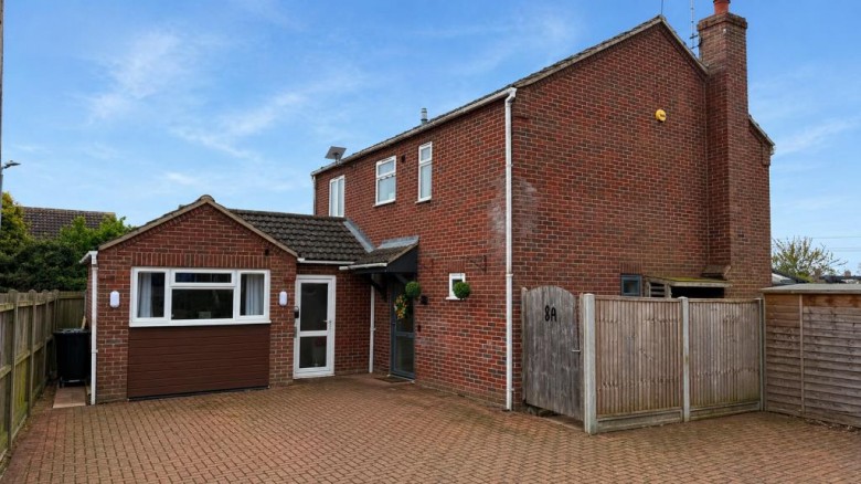 Click the photo for more details of Perry Close, Haddenham, Ely