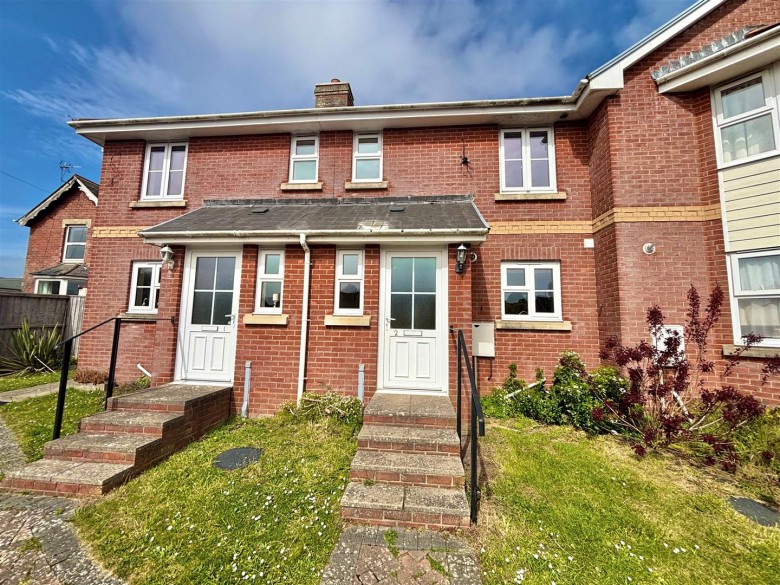 Click the photo for more details of Avenue Road, Freshwater