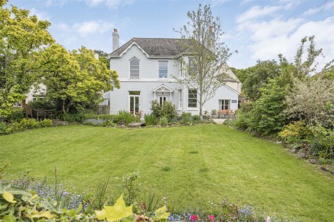 Click the photo for more details of Avenue Road, Bovey Tracey