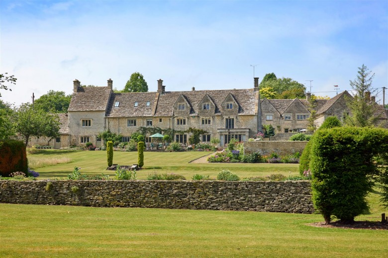 Click the photo for more details of Quenington, Gloucestershire