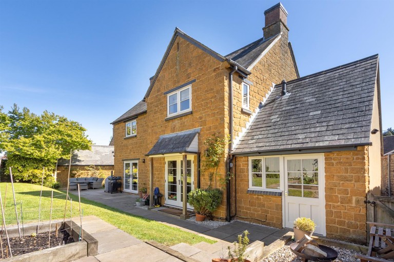 Images for 61 High Street, Eydon, NN11