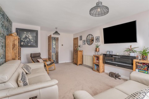Click the photo for more details of Buzzards Close, Little Bourton