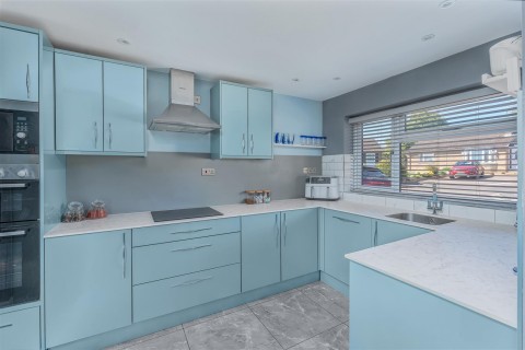 Click the photo for more details of Buzzards Close, Little Bourton