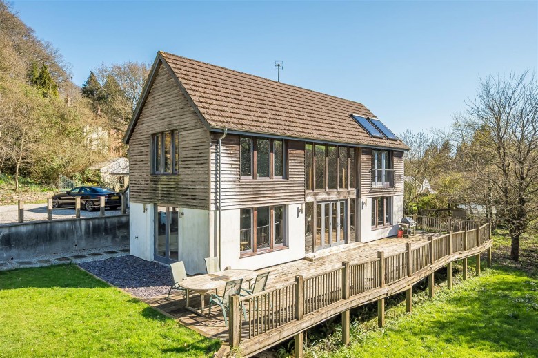 Click the photo for more details of Three Horseshoes, Cowley, Exeter