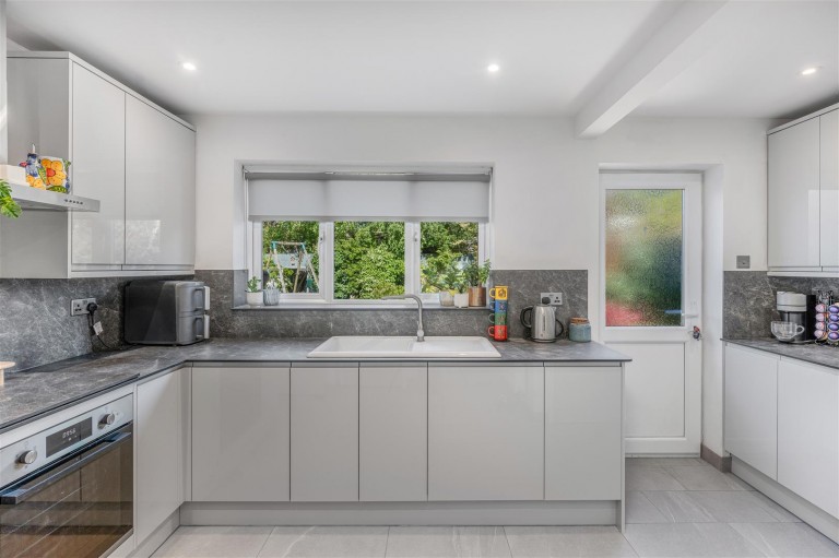 Images for Winchester Close, Banbury - superb new kitchen