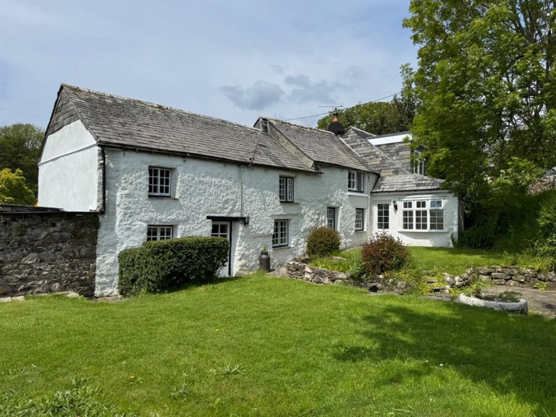 Click the photo for more details of Lanhainsworth, St. Columb