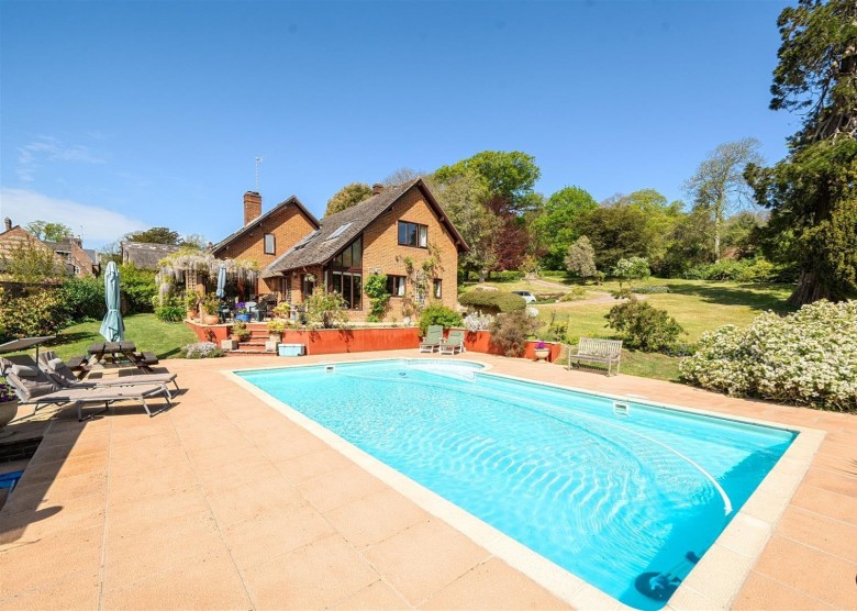 Click the photo for more details of Tincleton, Clyffe, Dorchester, Dorset, DT2