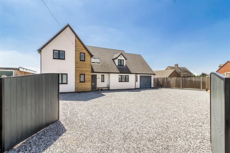 Click the photo for more details of School Street, Oakthorpe, DE12