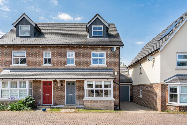 Click the photo for more details of Crawley Hobbs Close, Saffron Walden