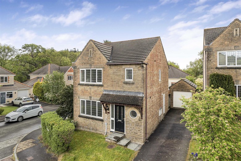 Click the photo for more details of Kestrel Close, Okehampton