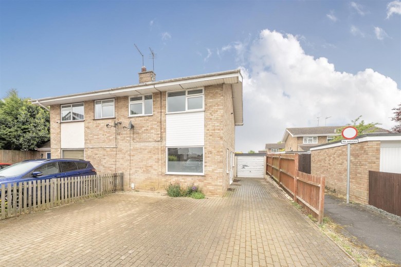 Click the photo for more details of Woodville Crescent, Yardley Gobion, NN12
