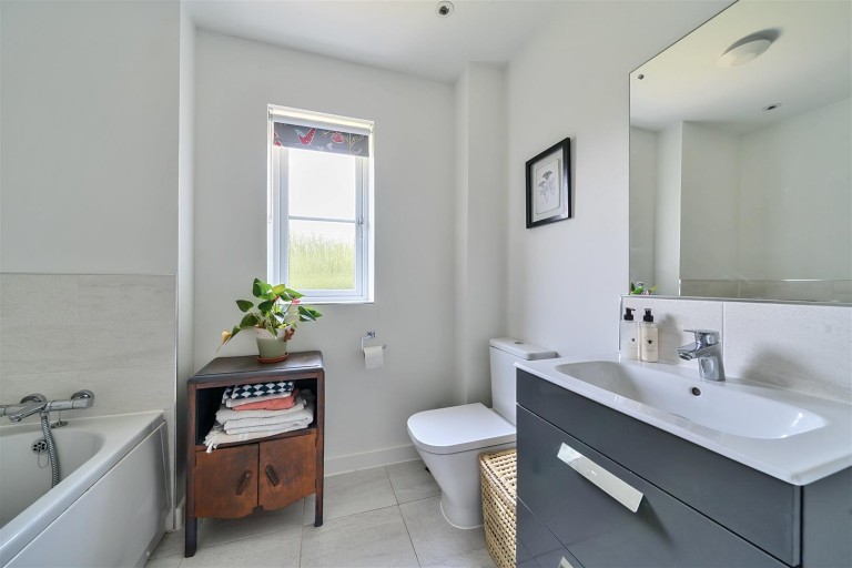 Images for Lukes Close, Wellington