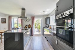 Images for Lukes Close, Wellington