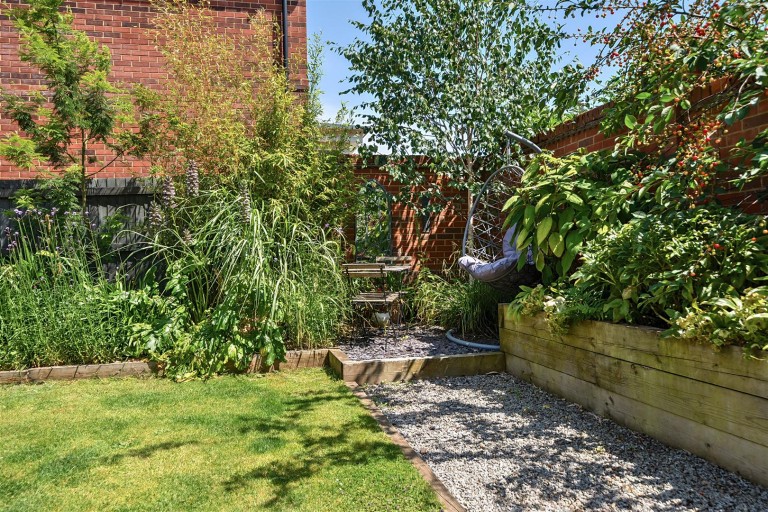 Images for Lukes Close, Wellington