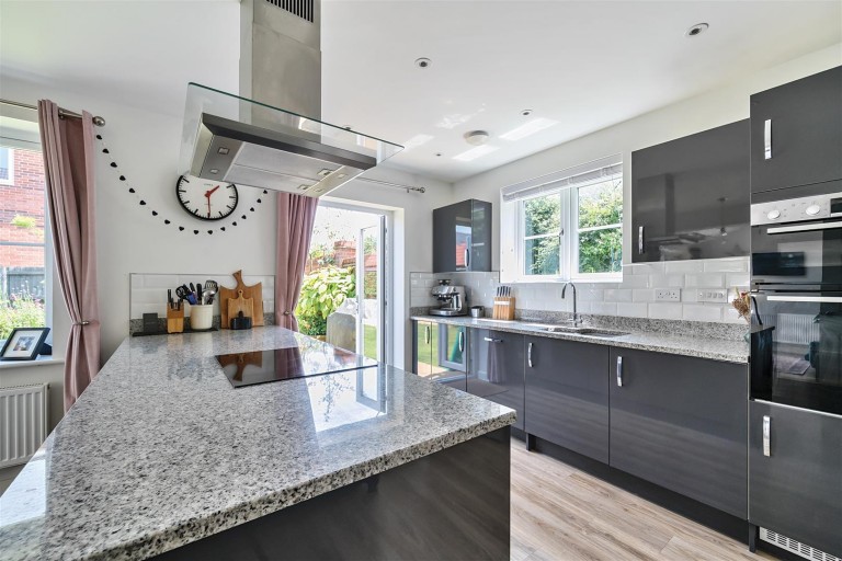 Images for Lukes Close, Wellington