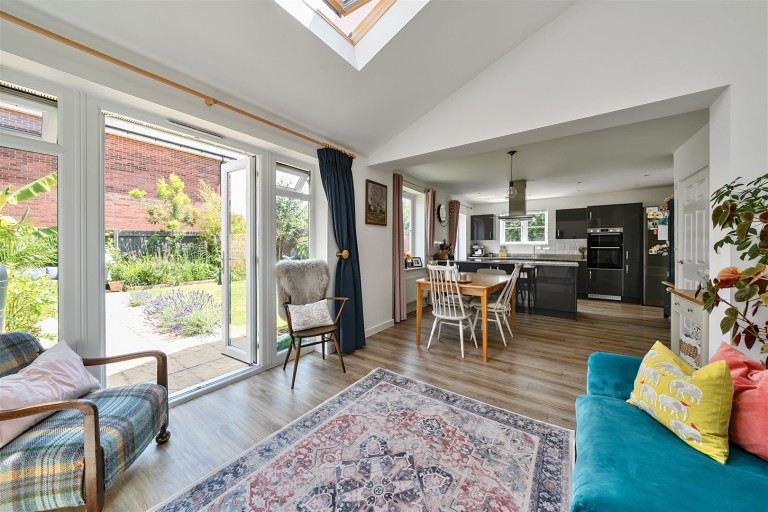 Images for Lukes Close, Wellington