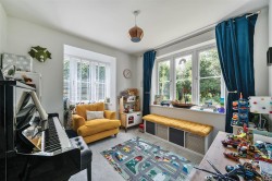 Images for Lukes Close, Wellington