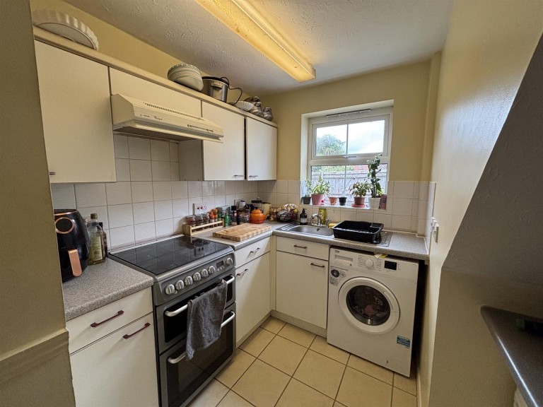 Images for Canterbury Close, Banbury