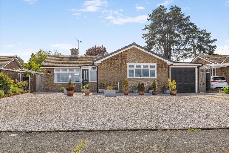 Images for Leigh Grove, Banbury - Far reaching views