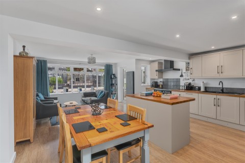 Click the photo for more details of Leigh Grove, Banbury - Far reaching views