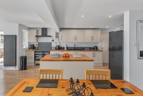 Click the photo for more details of Leigh Grove, Banbury - Far reaching views