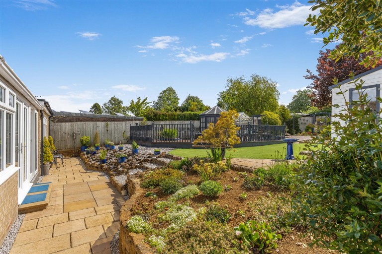 Images for Leigh Grove, Banbury - Far reaching views